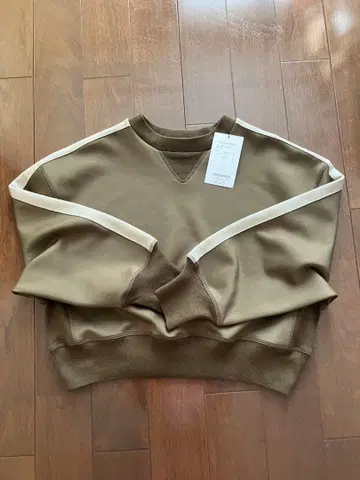 아틀리에 시크 세모아쥬 C'EST MOI 카키 트레이닝복