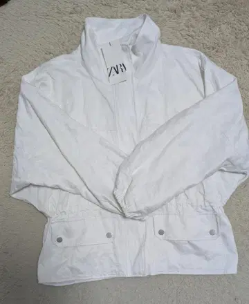 화이트 집업 자켓