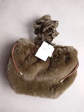 미사용 saloon [ UN BILLION ] 프릴 핸들 에코 퍼 백