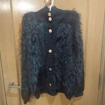 새상품 Blooming 샤기 가디건 블랙 골드 버튼