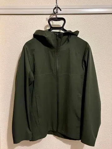 유니클로 블록테크 후드티 M 사이즈