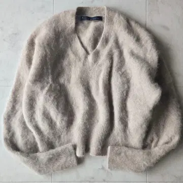 새상품급 마르티니크 폭스 캐시미어 숏 기장 니트 베이지 캐시미어