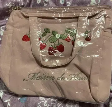 Maison de Fleurs 딸기 자수 토트백