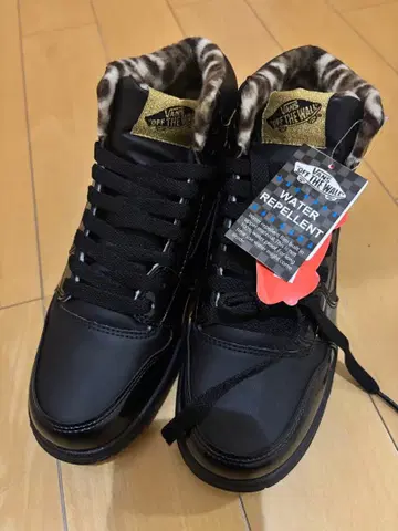 VANS OFF THE WALL 방수 스니커즈 23.5 새상품 여성용