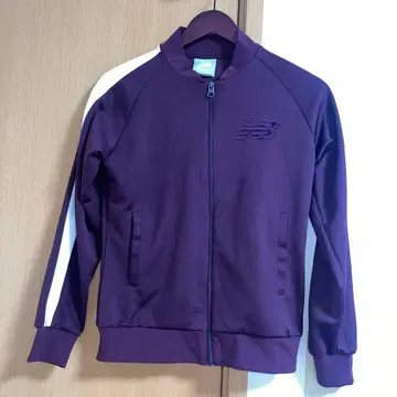 뉴발란스 저지 자켓은 브라운