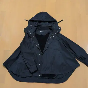 EmmaTaylor 후드 부착 블랙 마운틴 파카