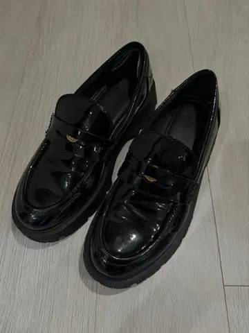 [ ZARA ] 41 사이즈 트랙 밑창 로퍼 블랙 로퍼 가죽 신발