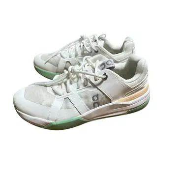 on THE ROGER Clubhouse Pro Youth 23