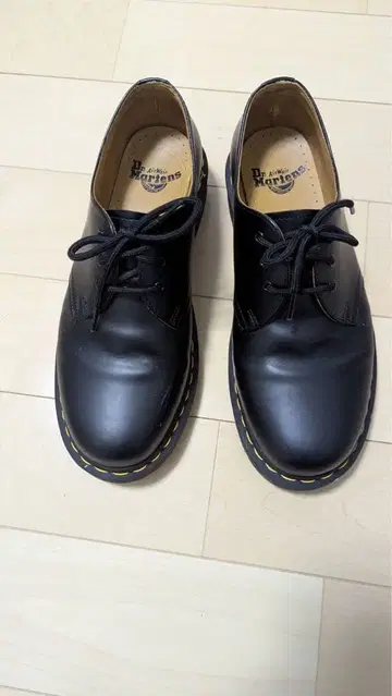 Dr. Martens 블랙 레이스업 슈즈
