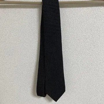 KUSKA 블랙 도트 무늬 넥타이