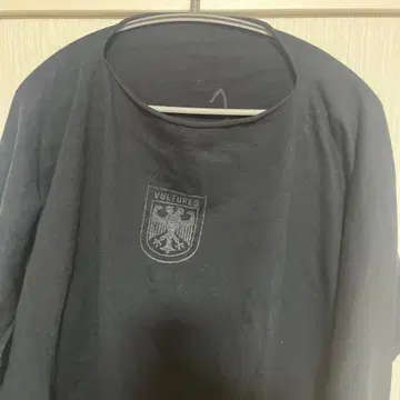 VULTURES 긴팔 티셔츠 블랙