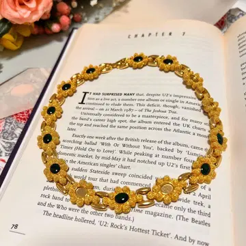 빈티지 꽃 모티브 목걸이 골드 컬러 깊이 있는 그린