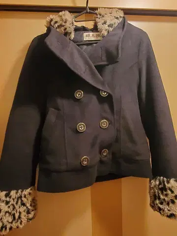 d.i.a. 레오파드 무늬 숏 기장 코트