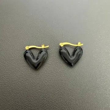 [ 가격 인하 중 ] 이어 파피욘느 하트 귀걸이 글로시 하트 귀걸이 블랙