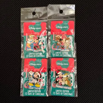 디즈니 스토어 크리스마스 핀 배지 한정판