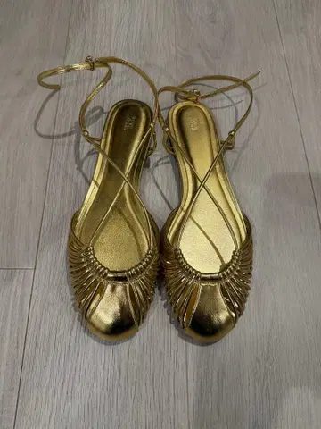 [새상품급] ZARA 메탈릭 스트랩 케이지 샌들 41 사이즈 1회 착용