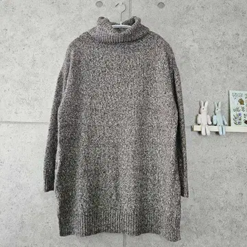 여유로운 실루엣의 부드러운 니트 튜닉