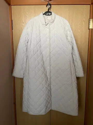 화이트 퀼팅 롱 코트 무인양품