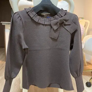 엠즈 그레이시 짙은 갈색 리본 니트 풀오버