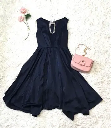 19. AIMER 네이비 슬리브리스 원피스