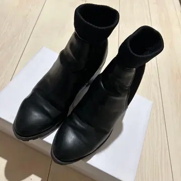 ZARA 블랙 사이드 고어 부츠 중간 힐