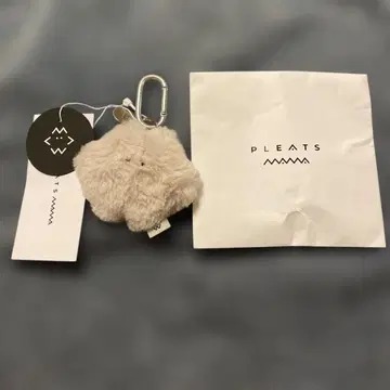 PLEATS MAMA 퍼 키링 베이지 미사용품