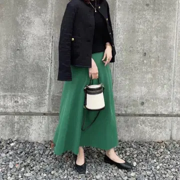 [ Mila Owen ] 새상품급 직물 같은 플레어 니트 스커트