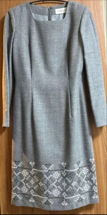 그레이 꽃무늬 자수 긴팔 원피스