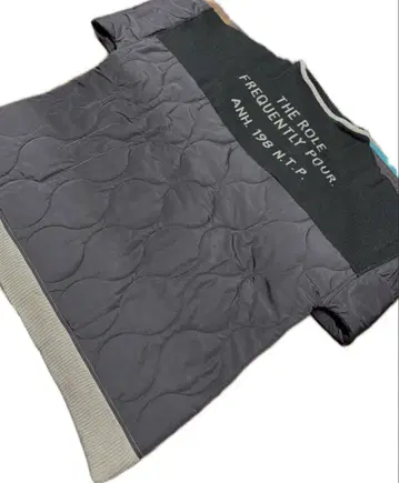 IRIEY 백 니트 로고 퀼팅 블루종 2025 신상