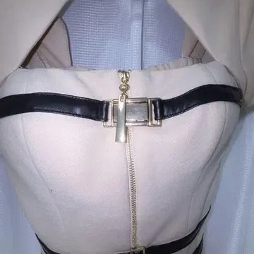 베이지 퍼프 슬리브 타이트 드레스