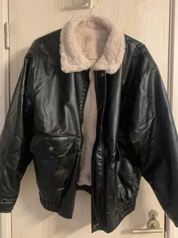 블랙 레더 페이크 퍼 자켓