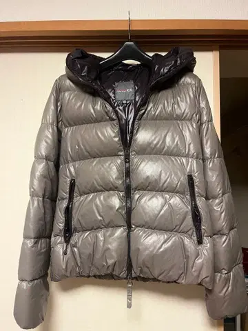 DUVETICA 그레이 후드 부착 다운 자켓