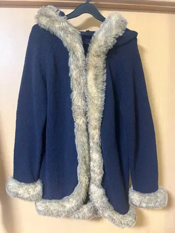 후드 부착 퍼 부착 니트