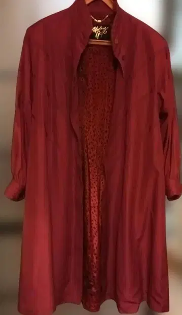 이타리야 버건디 실크 롱 코트