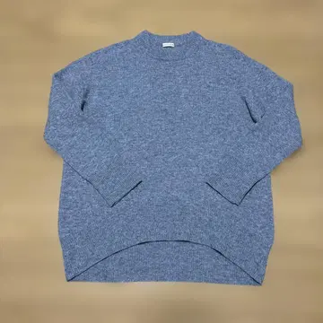 드레 스테리어 라운드 헴 니트