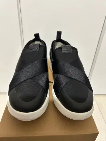 미사용 새상품 슬립온 슈즈 블랙