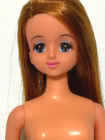 타카라 제니 뉴욕 모드 컬렉션 일광화상 피부