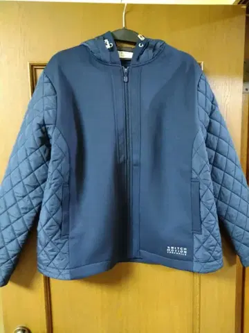 SwitchMotion 이소재 절개 후디드 아우터