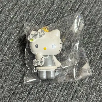 헬로키티 시크릿 마스코트 참 미미