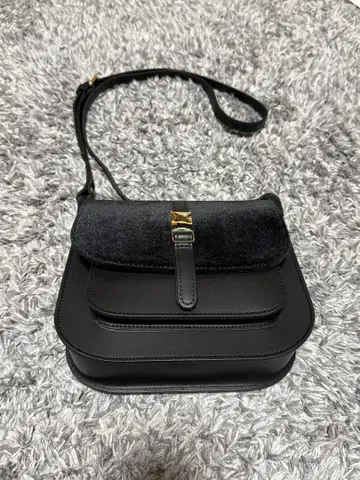 마르코 비앙키니 블랙 가죽 숄더백 벨벳