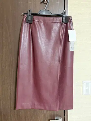 미사용 새상품 BOSCH 인조 가죽 랩스커트 보르도 사이즈 40 M