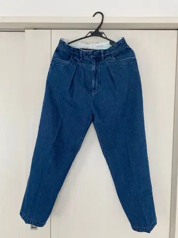 FARAH Two Tuck Wide Tapered Pants