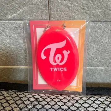 TWICE 빨간색 타원형 키링
