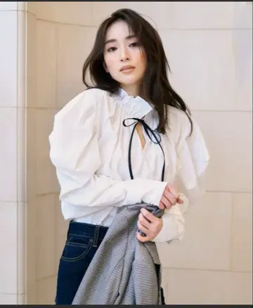 SNIDEL 화이트 긴팔 블라우스