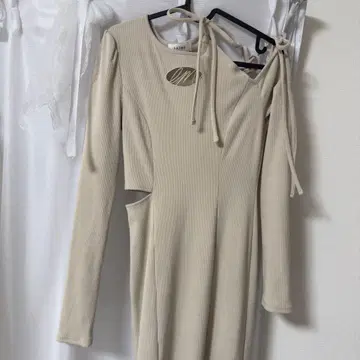 EATME 베이지 타이트 원피스