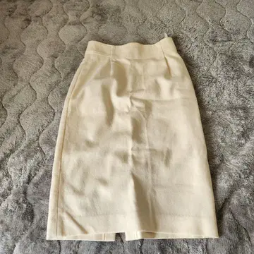 유나이티드 애로우즈 화이트 스커트 아이보리 화이트 코디 타이트 스커트