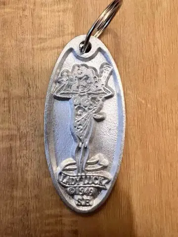 레이디 랙 알루미늄 키링 문 아이즈 에드 로스 랫 핀크