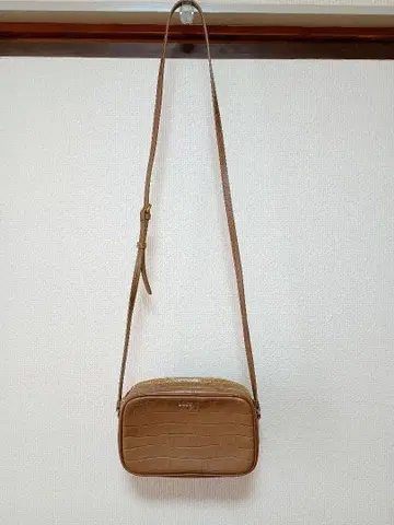 FURLA 악어 엠보싱 숄더백 베이지