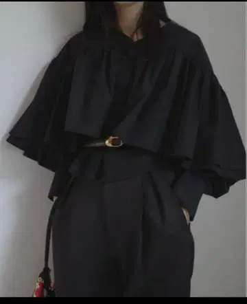 AMERI PETAL RUFFLE SHIRT 블라우스 블랙 긴팔