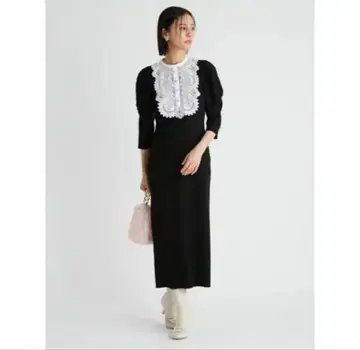 [ CELFORD ] 자수 요크 니트 원피스